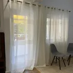 アパート Comfort 2br With Lush Living ティラナ