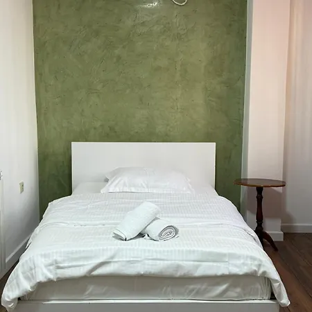 Comfort 2br With Lush Living شقة *