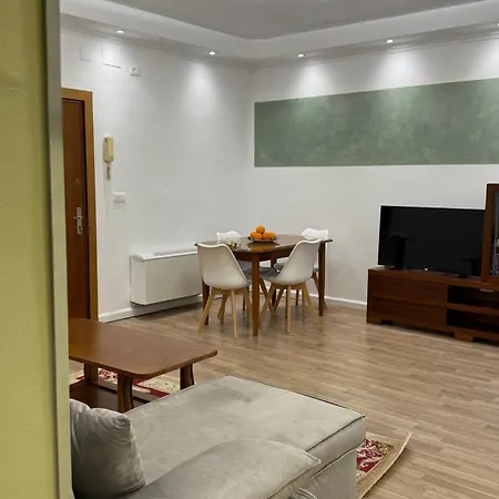 Comfort 2br With Lush Living Apartman Tirana