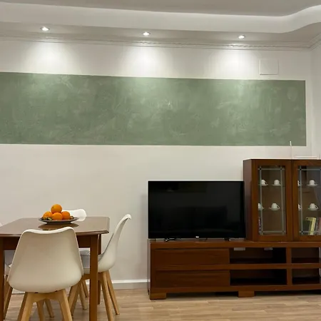 Comfort 2br With Lush Living