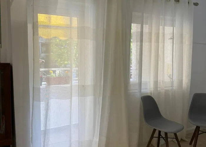 Appartement Comfort 2br With Lush Living Tirana