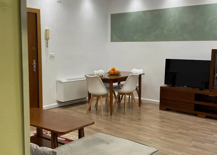 Comfort 2br With Lush Living Appartement Tirana